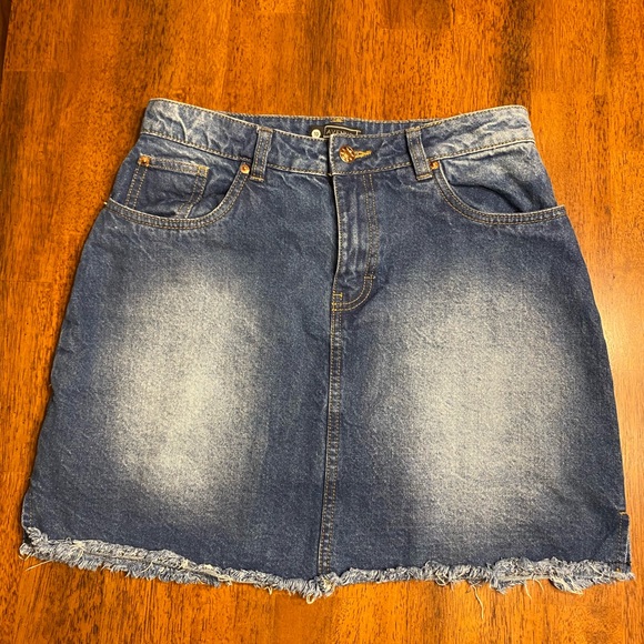 Avenue denim western skirt.  Size 10. I would consider this a mini - Picture 2 of 11
